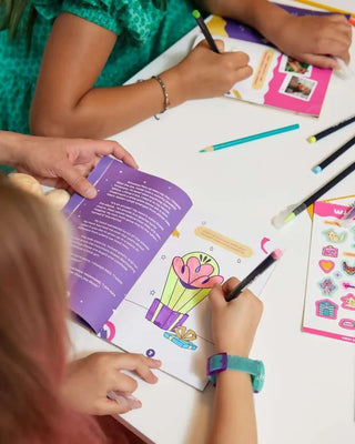 Kids explore Embera culture through a fun painting activity with WipalaBox.